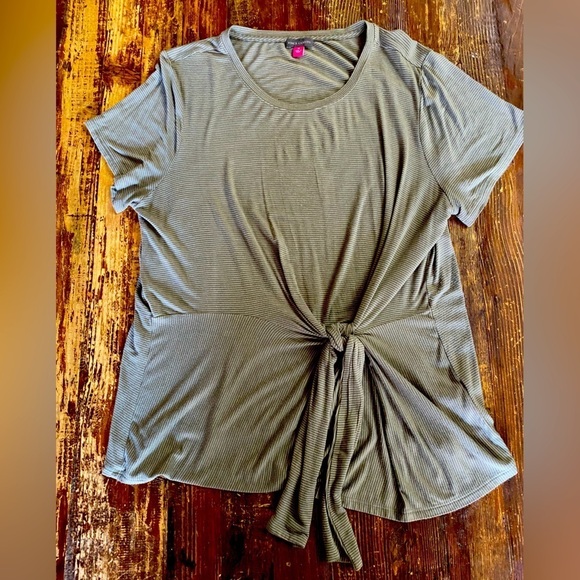 Vince Camuto short sleeve top with flattering tie at waist, size XL. - Picture 1 of 7